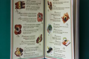 Speisekarten gibt es auch auf Englisch – die Abbildungen machen die Wahl aber besonders einfach, oder eben genau nicht ... ©Sabine Burger, Alexander Schwarz, 2012-07-22__MG_8348_00037