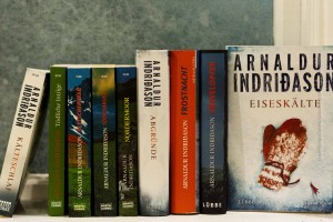 Einige der Bücher aus Arnaldur Indriðasons Erlendur-Reihe, ©Sabine Burger, Alexander Schwarz, 2012-11-16__MG_5414_00002