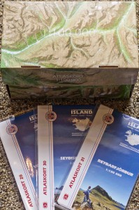 Die Box mit den Atlaskarten, die das ganze Land im Maßstab 1:100.000 abbilden. ©Sabine Burger, Alexander Schwarz, 2013-07-15__MG_5498_00039