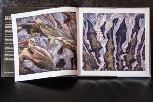 Doppelseite des Fotobuch Behind the Mountains (Fjallaland) von Ragnar Axelsson (rax), ©Sabine Burger, Alexander Schwarz, 2013-08-26__MG_1286_00005
