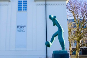 Sogar vor der Nationalgalerie steht ein Fußballer: Der Fußballspieler (1936) von Sigurjón Ólafsson (1908–1982). ©Sabine Burger, Alexander Schwarz, 2014-02-16_P1010071_00031